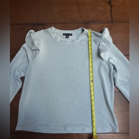 Saks Fifth Avenue Women’s Sweater. Long sleeves. MEDIUM. - Picture 3 of 8